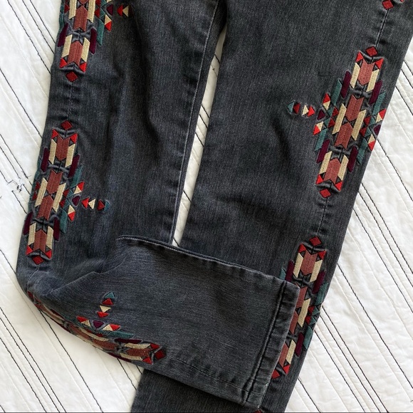 Urban Outfitters BDG Embroidered Aztec Jeans sz 25 - Picture 3 of 5